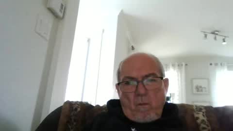 Snapshot of bernard1102 chatting on September 14, 1:35 pm bernard1102 online show from September 14, 1:35 pm