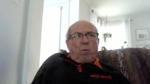 Snapshot of bernard1102 chatting on February 28, 2:09 pm bernard1102 online show from February 28, 2:09 pm