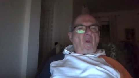 Snapshot of bernard1102 chatting on January 1, 4:29 am bernard1102 online show from January 1, 4:29 am