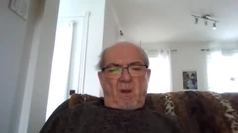 Snapshot of bernard1102 chatting on January 2, 2:02 pm bernard1102 online show from January 2, 2:02 pm