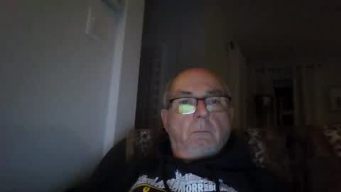 Snapshot of bernard1102 chatting on September 21, 12:44 am bernard1102 online show from September 21, 12:44 am