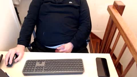 Snapshot of bi_fat_guy chatting on January 5, 3:34 pm Bisexual Fat guy online show from January 5, 3:34 pm