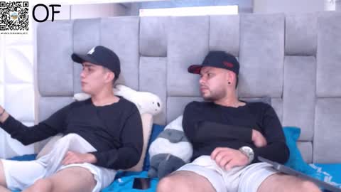 Snapshot of bigcock_couplexxx chatting on October 28, 2:14 am DAVID and JUAN online show from October 28, 2:14 am