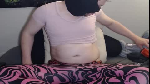 Snapshot of bigfeet420 chatting on March 3, 8:34 am Bigandthick online show from March 3, 8:34 am