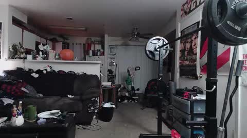 biggerisbetter21 online show from November 25, 6:04 am