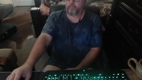 Snapshot of bighugmugg chatting on October 4, 7:51 pm bighugmugg online show from October 4, 7:51 pm