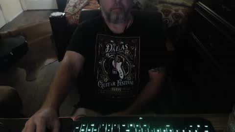 Snapshot of bighugmugg chatting on September 19, 11:10 am bighugmugg online show from September 19, 11:10 am