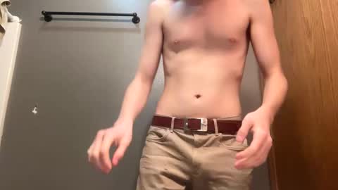 Snapshot of bigskinnyboyshh chatting on December 24, 6:06 pm bigskinnyboyshh online show from December 24, 6:06 pm