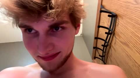 Snapshot of bigskinnyboyshh chatting on January 6, 9:41 am bigskinnyboyshh online show from January 6, 9:41 am