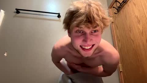 Snapshot of bigskinnyboyshh chatting on January 27, 7:24 am bigskinnyboyshh online show from January 27, 7:24 am