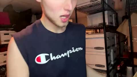 Snapshot of bigskinnyboyshh chatting on February 6, 6:51 am bigskinnyboyshh online show from February 6, 6:51 am