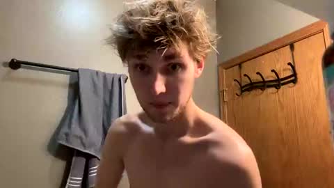 Snapshot of bigskinnyboyshh chatting on January 14, 5:45 pm bigskinnyboyshh online show from January 14, 5:45 pm