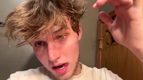 Snapshot of bigskinnyboyshh chatting on January 10, 7:00 pm bigskinnyboyshh online show from January 10, 7:00 pm