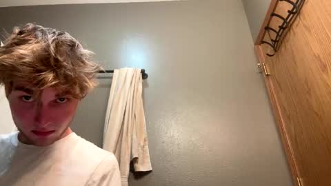 Snapshot of bigskinnyboyshh chatting on January 4, 4:12 am bigskinnyboyshh online show from January 4, 4:12 am