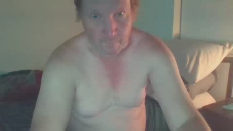 Snapshot of billscock chatting on October 25, 11:45 am billscock online show from October 25, 11:45 am