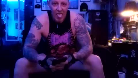 billygunn13 online show from January 18, 2:41 pm