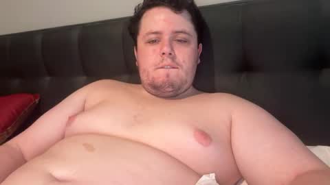 Snapshot of bisexualchubbyboy chatting on January 15, 3:22 am james online show from January 15, 3:22 am