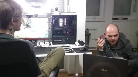 Em J online show from March 18, 6:22 pm