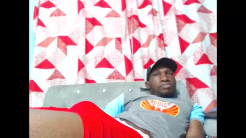 Snapshot of black30cmdick chatting on December 18, 1:37 am maquina online show from December 18, 1:37 am