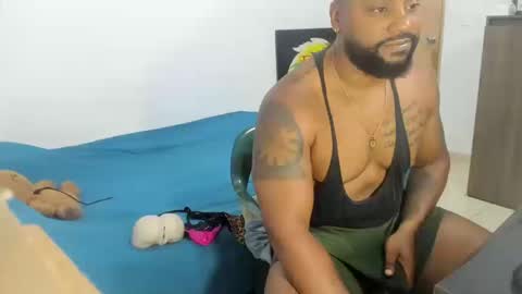 Snapshot of black_man_sexy chatting on October 20, 2:43 pm BIGCOCK online show from October 20, 2:43 pm