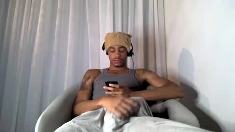 Snapshot of blackbulltitus chatting on October 28, 1:30 am BlackBullTitus online show from October 28, 1:30 am