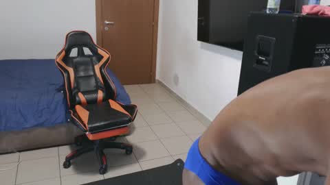 Snapshot of blackkiss_sweet chatting on February 18, 5:33 pm blackkiss_sweet online show from February 18, 5:33 pm