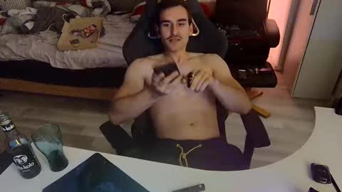 Snapshot of blazinghoney chatting on December 15, 6:37 pm Honey online show from December 15, 6:37 pm