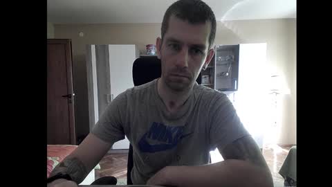 Snapshot of blue_eyed_wolf chatting on January 17, 11:49 am Runaway online show from January 17, 11:49 am