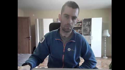 Snapshot of blue_eyed_wolf chatting on December 9, 8:00 am Runaway online show from December 9, 8:00 am