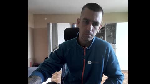 Snapshot of blue_eyed_wolf chatting on September 29, 2:02 pm Runaway online show from September 29, 2:02 pm