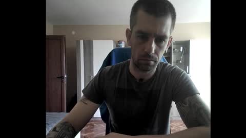 Snapshot of blue_eyed_wolf chatting on October 23, 7:01 am Runaway online show from October 23, 7:01 am