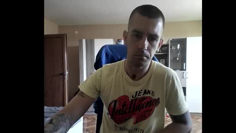 Snapshot of blue_eyed_wolf chatting on October 31, 1:47 pm Runaway online show from October 31, 1:47 pm