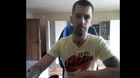 Snapshot of blue_eyed_wolf chatting on October 15, 11:18 am Runaway online show from October 15, 11:18 am