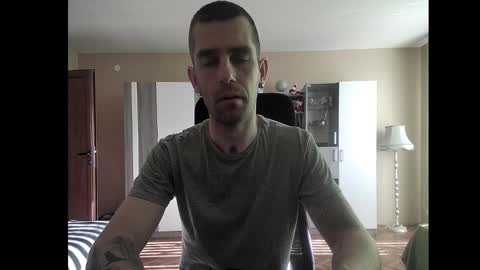 Snapshot of blue_eyed_wolf chatting on December 31, 8:48 am Runaway online show from December 31, 8:48 am