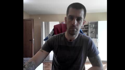 Snapshot of blue_eyed_wolf chatting on October 21, 8:28 am Runaway online show from October 21, 8:28 am