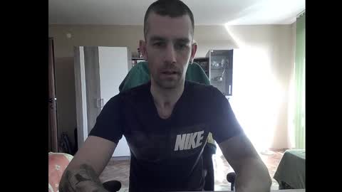 Snapshot of blue_eyed_wolf chatting on January 22, 12:27 pm Runaway online show from January 22, 12:27 pm