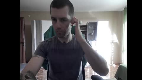 Snapshot of blue_eyed_wolf chatting on January 6, 12:13 pm Runaway online show from January 6, 12:13 pm