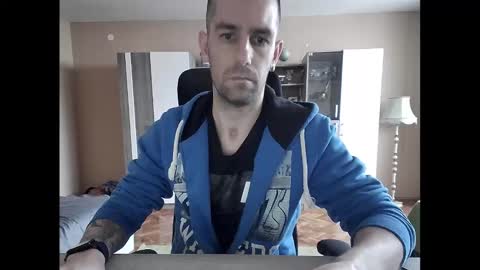 Snapshot of blue_eyed_wolf chatting on February 18, 2:59 pm Runaway online show from February 18, 2:59 pm