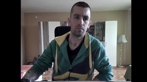 Snapshot of blue_eyed_wolf chatting on January 24, 12:41 pm Runaway online show from January 24, 12:41 pm