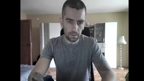 Snapshot of blue_eyed_wolf chatting on December 11, 7:32 am Runaway online show from December 11, 7:32 am