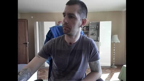 Snapshot of blue_eyed_wolf chatting on February 25, 8:14 am Runaway online show from February 25, 8:14 am