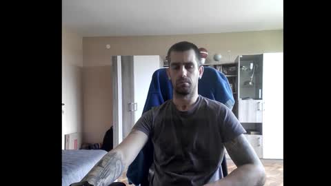 Snapshot of blue_eyed_wolf chatting on October 24, 1:35 pm Runaway online show from October 24, 1:35 pm