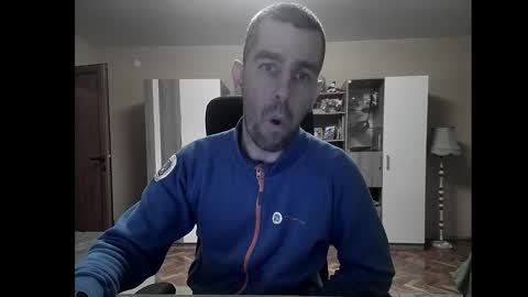 Snapshot of blue_eyed_wolf chatting on December 10, 3:33 pm Runaway online show from December 10, 3:33 pm