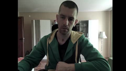 Snapshot of blue_eyed_wolf chatting on January 23, 8:04 am Runaway online show from January 23, 8:04 am