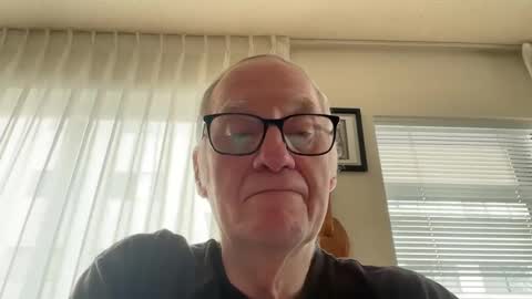 Snapshot of blueyedudeseattle chatting on October 1, 4:55 pm Blueyedudeseattle online show from October 1, 4:55 pm