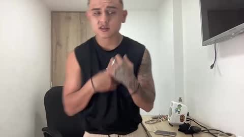Snapshot of bob_pettersonn chatting on September 18, 3:30 am Bob  INDEPENDENT MODEL online show from September 18, 3:30 am