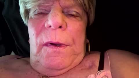 bobbiesucks69 online show from November 10, 7:41 pm