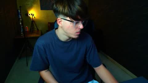 BodhiHayes online show from April 4, 4:53 am