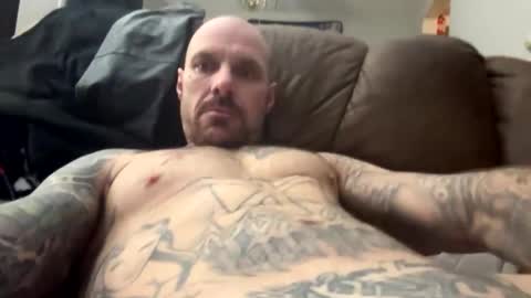 Snapshot of bodyart85_19 chatting on December 23, 1:35 pm Bodyart85 19 online show from December 23, 1:35 pm