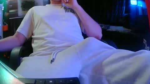 Bowerboi1217 online show from December 22, 2:09 am